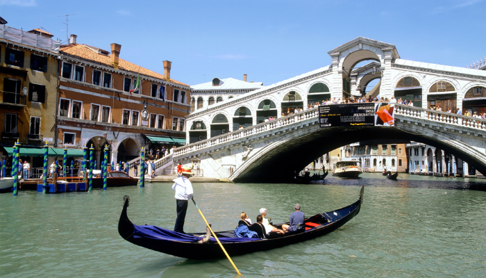 Gondolák: History, Craft, and the Living Symbol of Venice